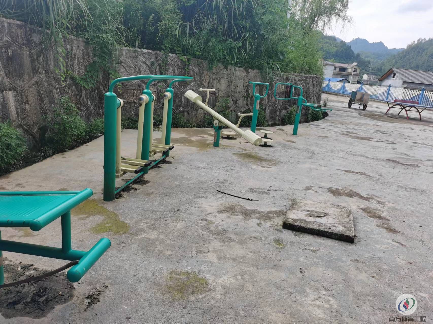 湖南省湘西土家族苗族自治州永顺县灵溪镇沐浴村沐浴村综合文化广场儿童游乐场