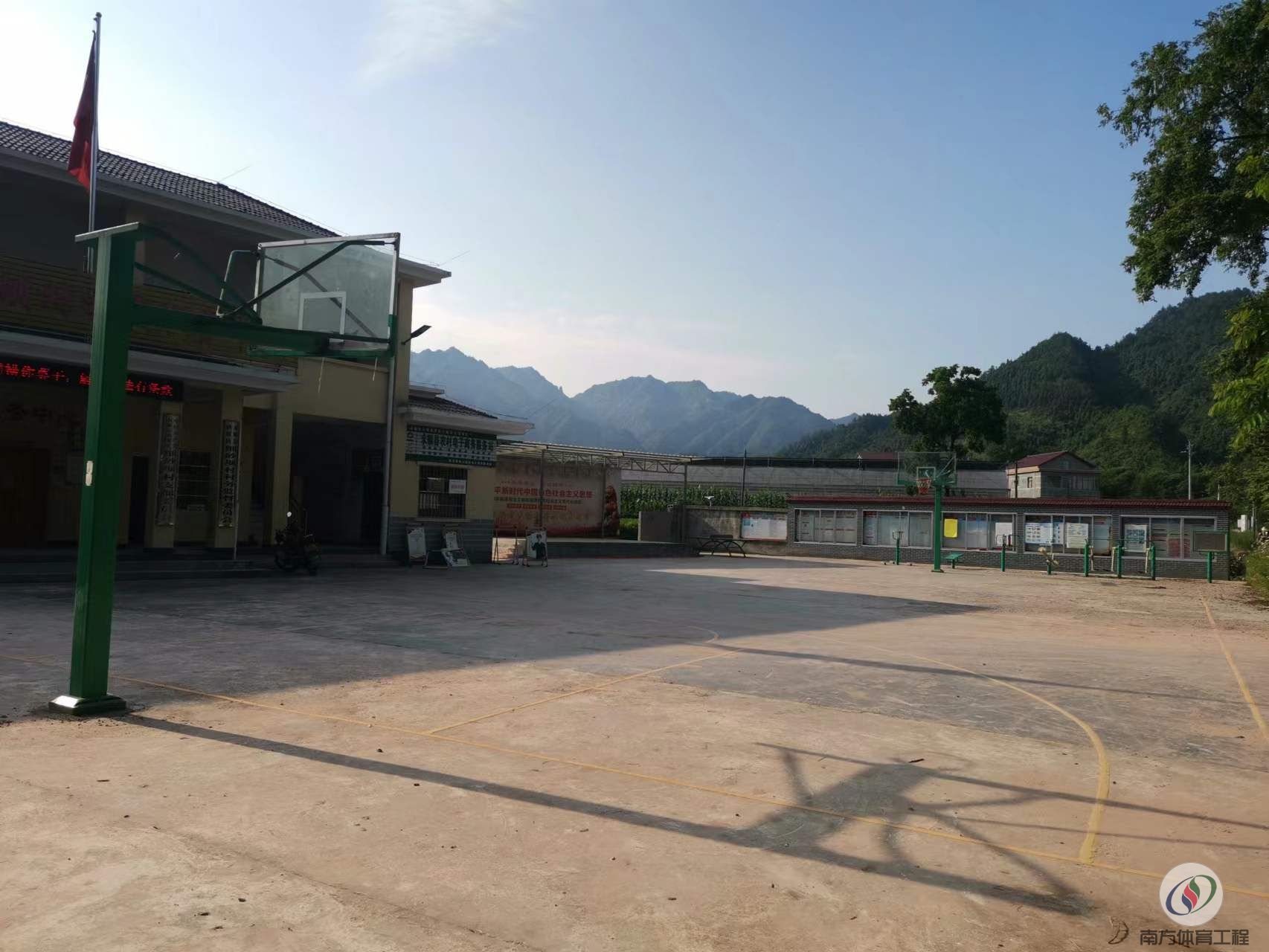 湖南省湘西土家族苗族自治州永顺县砂坝镇细砂坝村砂坝镇细砂坝村委会综合文化广场儿童游乐场