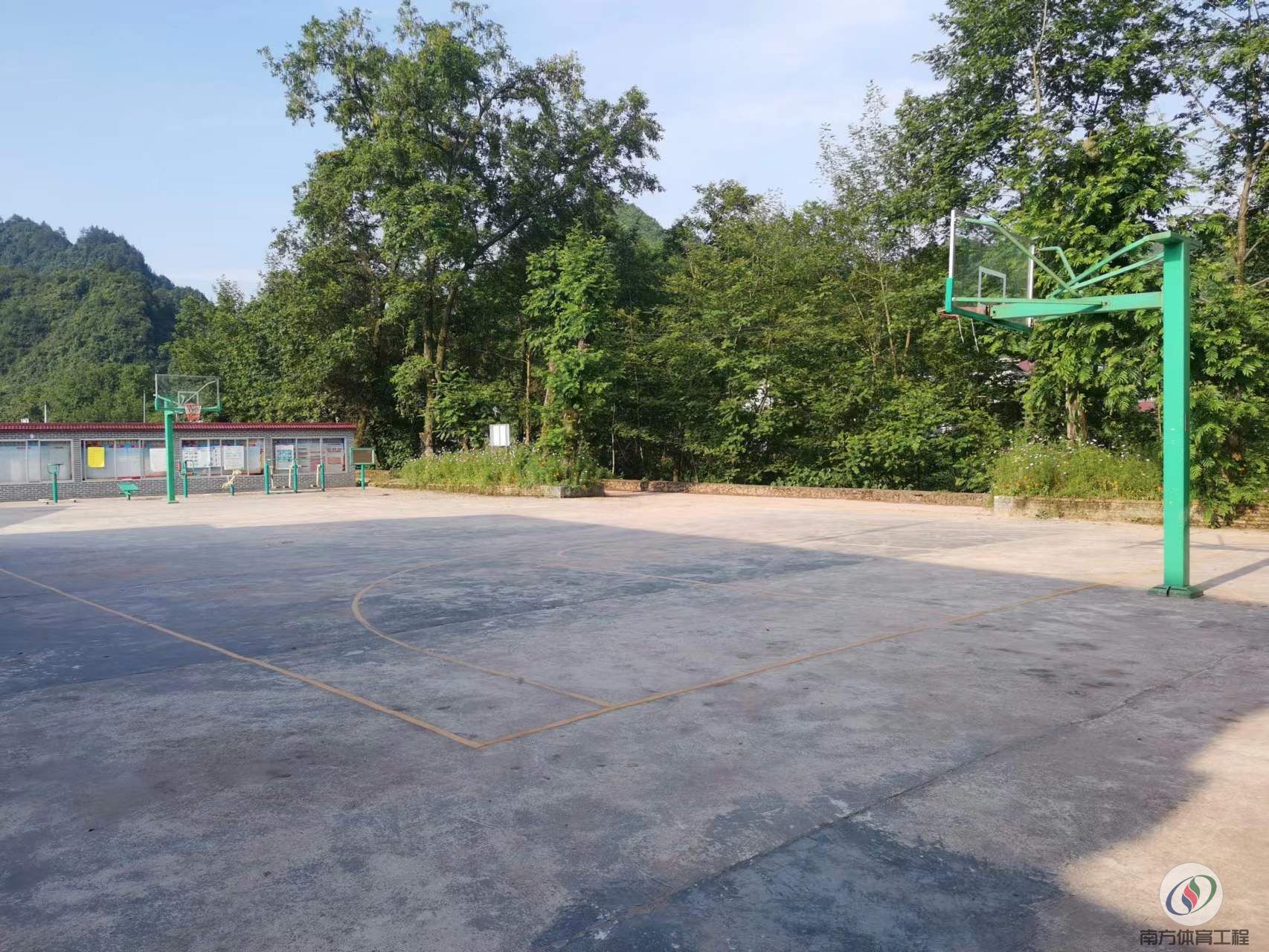湖南省湘西土家族苗族自治州永顺县砂坝镇细砂坝村细砂坝村委会综合文化广场儿童游乐场(2)