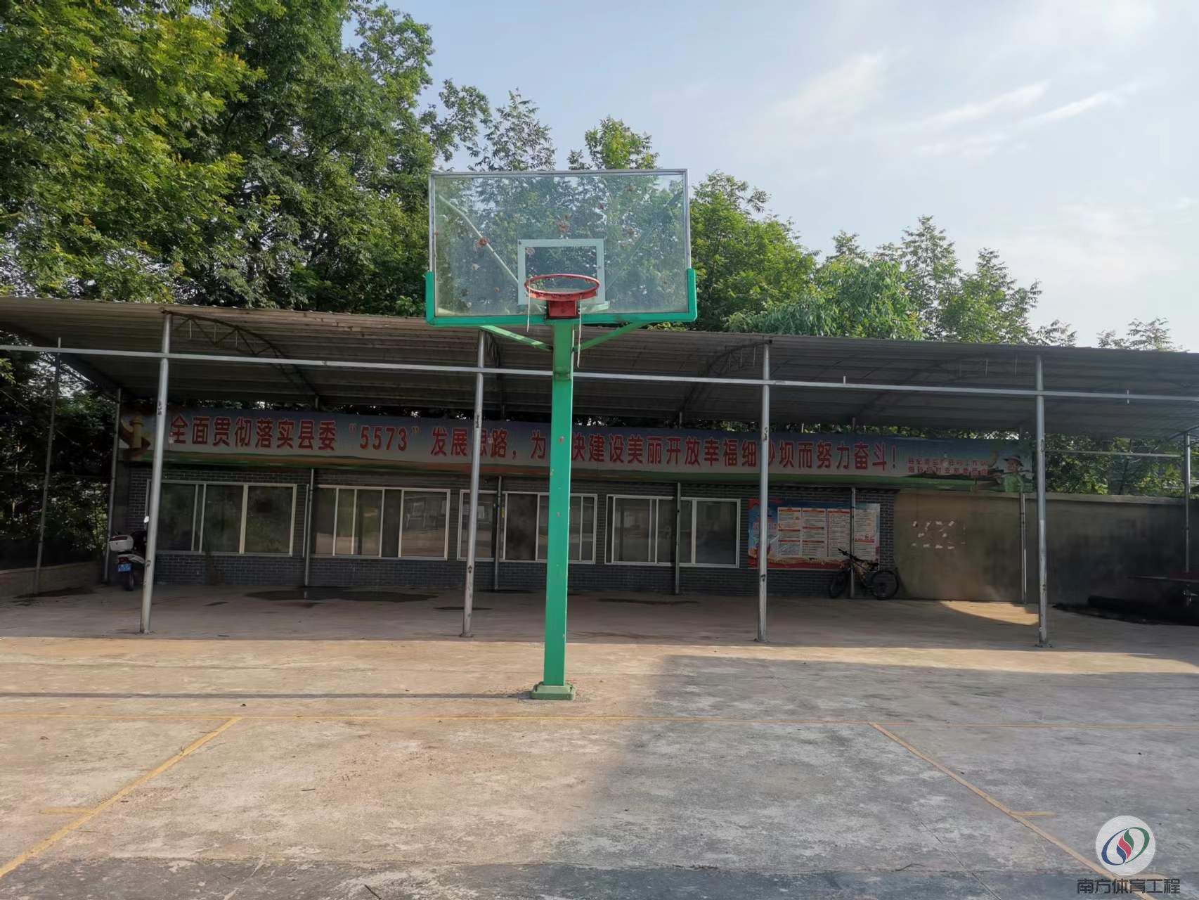 篮球架